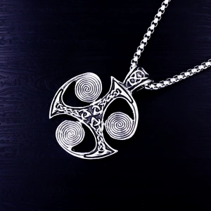 Collana con ciondolo triscele celtica in acciaio inossidabile con motivi a nodi