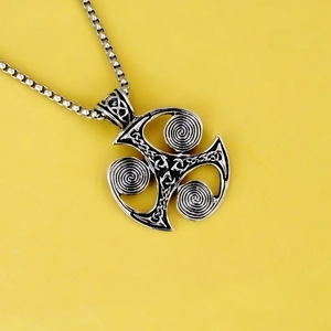 Collana con ciondolo Triskel vintage in acciaio inossidabile con catena box