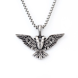 Collana con Ciondolo Aquila Bicefala in Acciaio Inossidabile Vintage per Uomo Gioielli Punk Gotico Titanio Lupo Teschio Croce