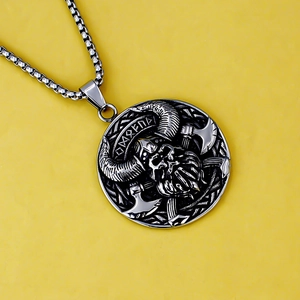 Collana con ciondolo ascia vichinga vintage in acciaio inossidabile e rune nordiche