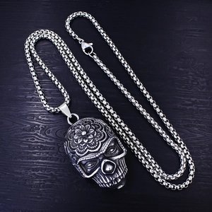 Pendentif tête de mort punk vintage avec mandala floral et collier en acier robuste