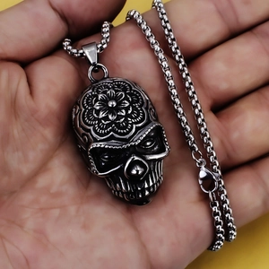 Collier Pendentif Tête de Mort en Alliage Chaîne en Acier Inoxydable Vintage pour Hommes Bijoux Punk Gothique Viking Marteau de Thor Dragon Cœur