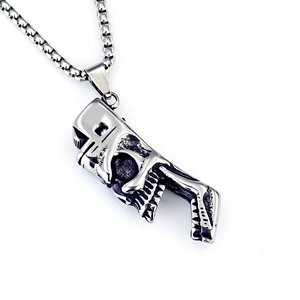 Collana con ciondolo teschio vintage in acciaio inossidabile con apribottiglie