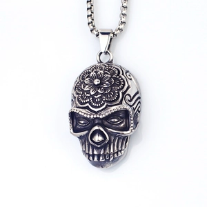 Collier tête de mort vintage en acier inoxydable avec gravure mandala et chaîne à maillons