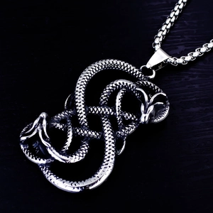 Collana con ciondolo serpente a tre teste stile vichingo in acciaio inossidabile lucido