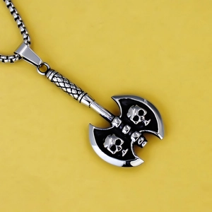 Gothic-Halskette aus Edelstahl mit Axt-Anhänger, Totenkopf-Gravur und robuster Kette