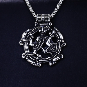 Collana con ciondolo vichingo in acciaio inossidabile con design traforato a nodi celtici