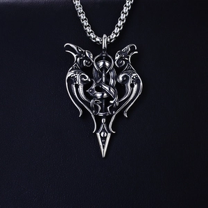 Collier viking nordique avec pendentif corbeau et serpent sur une chaîne à perles