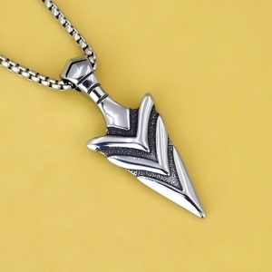 Vintage stainless steel spearhead pendant necklace with retro Viking arrow design