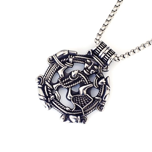 Collana con ciondolo vichingo circolare in acciaio inossidabile con incisioni totem