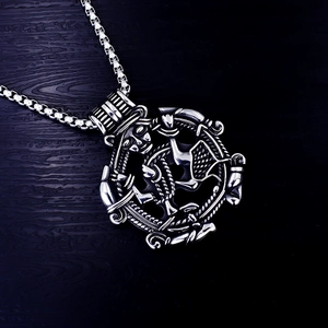 Collana vintage in acciaio inossidabile con pendente rotondo traforato vichingo