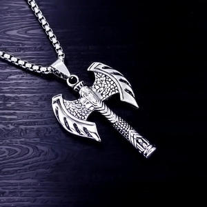 Colgante de hacha vikinga en acero inoxidable plateado con collar de cadena box