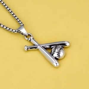 Collana con ciondolo a doppia mazza da baseball e palla in acciaio inossidabile