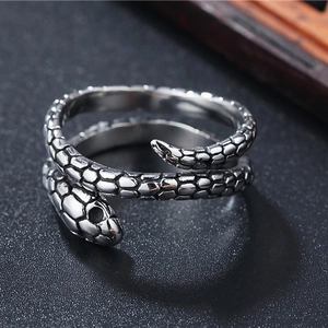 Bague serpent vintage pour homme en acier avec écailles détaillées et design ouvert