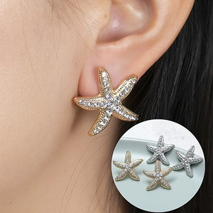 Orecchini a perno a forma di stella marina con zirconi pavé in oro e argento