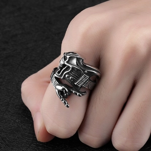 Punk style gothic skeleton bone open ring for men in antique silver finish on hand