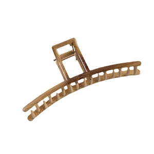 Minimalist leopard print wood grain hair claw clip in light brown for women's hairstyle