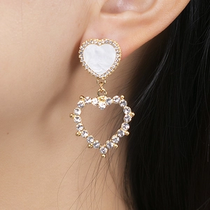 Élégantes boucles d'oreilles double cœur en argent 925 avec nacre et cristaux brillants