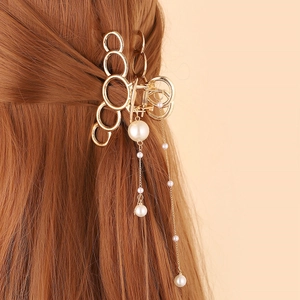 Pince à cheveux élégante en métal doré avec glands en perles pour coiffures de femmes