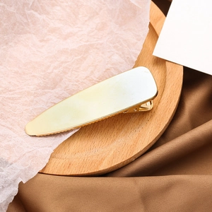 Barrette à cheveux élégante en alliage doré avec bords dentelés antidérapants chics