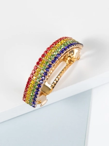 Détails des strass arc-en-ciel sur une pince à cheveux incurvée en alliage doré