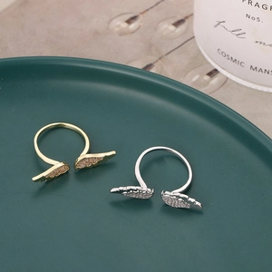Anelli eleganti ad ali d'angelo in oro e argento con pavé di zirconi, misura aperta
