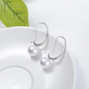 Élégantes boucles d'oreilles perles style coréen avec crochets argentés sur plat