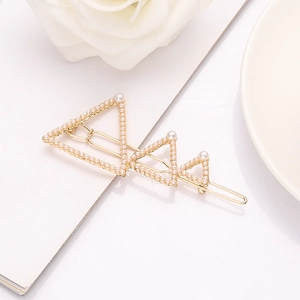 Pince à cheveux dorée élégante avec perles blanches et motif triangle géométrique chic