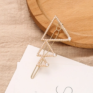 Barrette à cheveux dorée avec triangles évidés et perles pour un style coréen minimaliste