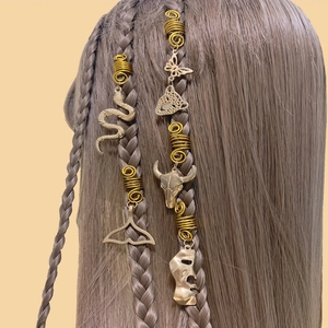 Anneaux spirale pour dreadlocks style bohème avec pendentifs serpent, papillon et feuille