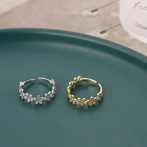 Anelli a fiori con zirconi in argento e oro, design aperto regolabile per un look elegante