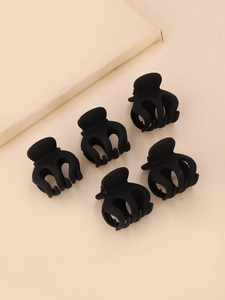 Lot de cinq mini pinces à cheveux en plastique noir mat présentées en détail
