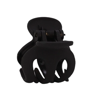 Pince à cheveux minimaliste noire mate en plastique givré pour la coiffure quotidienne