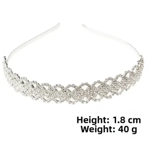Vista dettagliata della fascia da sposa con strass, altezza 1,8 cm e base in lega