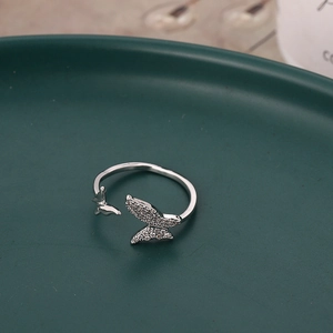 Funkelnder Schmetterlingsring aus Silber mit Zirkon-Inlay und offenem Design