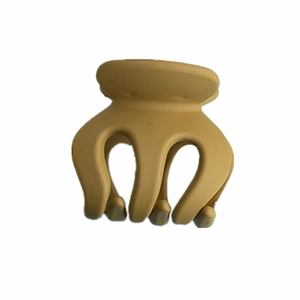 Close-up of ginger yellow matte claw clip with non-slip interlocking rounded teeth