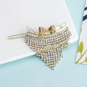 Barrette à cheveux dorée avec nœud et pampilles en cristal pour un look femme élégant