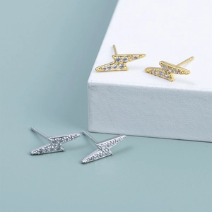 Boucles d'oreilles éclair minimalistes en argent S925 avec zircons cubiques brillants