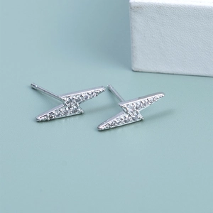 Boucles d'oreilles éclair minimalistes en argent S925 avec zircons cubiques brillants