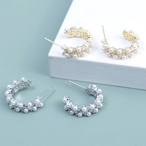 Elegant C-shaped earrings with pearls and crystals in 18K gold and silver plating