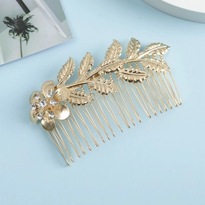 Peigne à cheveux de mariée doré élégant avec strass étincelants et motif floral de feuilles