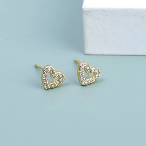 Élégantes boucles d'oreilles cœur en argent S925 doré avec pavé de zircones