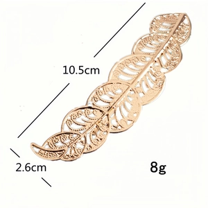 Dettagli che mostrano le dimensioni e il peso del fermaglio per capelli foglia oro