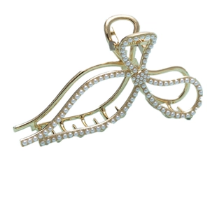 Elegante gouden haarklem met witte parels en strikontwerp voor damesaccessoires