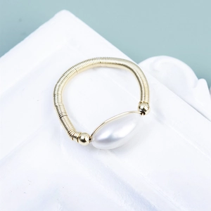 Handmade wire-wrapped pearl ring with gold-plated spring band in minimalist French style