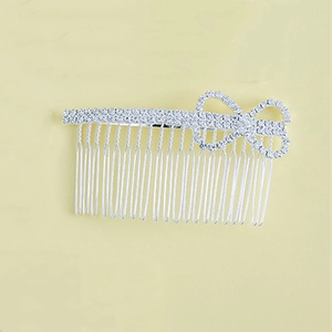 Pettine per capelli da sposa argento con strass scintillanti e un delicato fiocco di cristallo