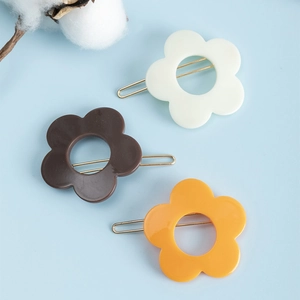 Mignonne Pince à Cheveux en Résine Forme de Fleur pour Femme Style Coréen Barrette Latérale Florale Creuse Laquée Épingle à Cheveux Couleur Bonbon Douce Accessoires de Coiffure Quotidiens