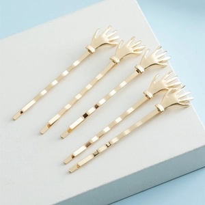 Lot de cinq épingles à cheveux en métal doré en forme de paume avec finition polie chic