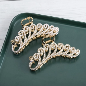 Peacock Wave Metal Hair Claw Clip For Women Vintage Gold Alloy Rhinestone Faux Artificial Pearl Hair Catch Clip Heart Handle Hair Accessories