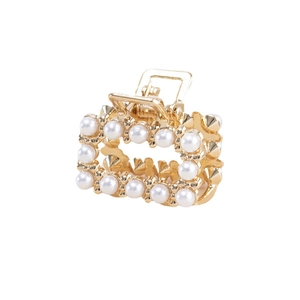 Mini pince à cheveux élégante en métal doré avec perles blanches et motif rectangulaire ajouré